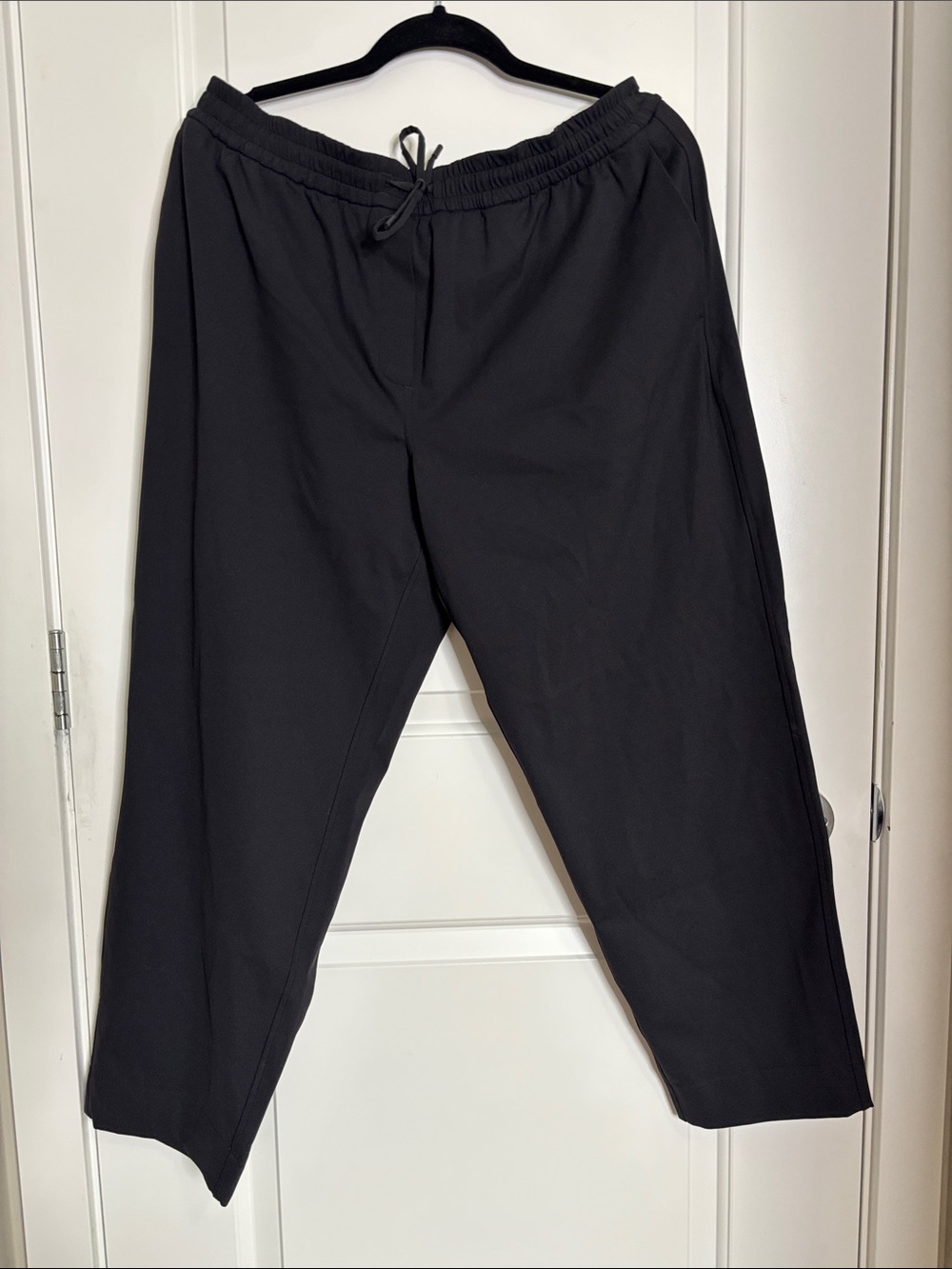 Lululemon Women’s Black Drawstring Waist Jogging Pants